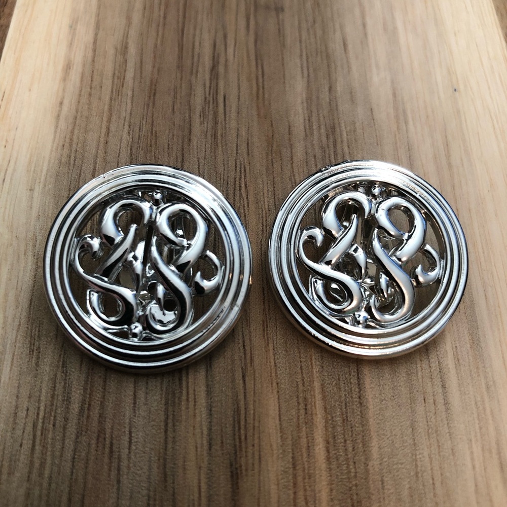 LISNER‎ - Vintage 80’s Circular Medallion Silver Tone Clip On Earrings